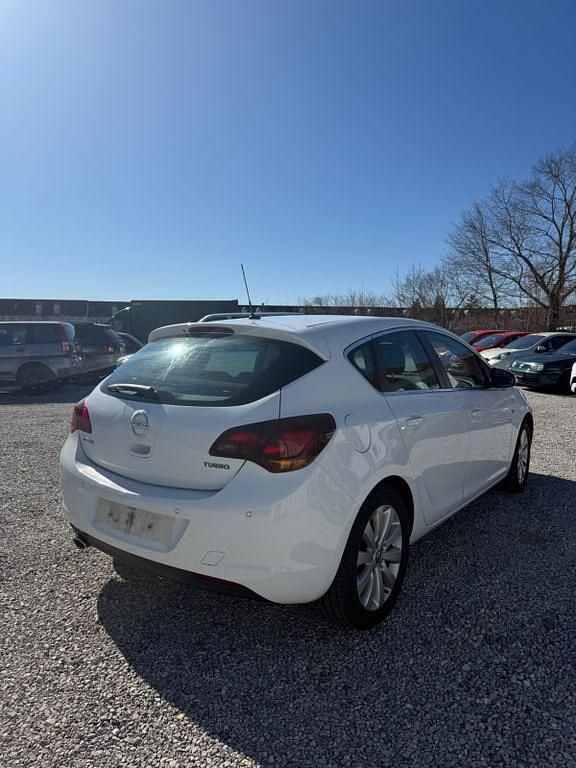 Gebraucht Opel Astra Innovation 180 PS (132 kW) 2011 Weiß Limousine