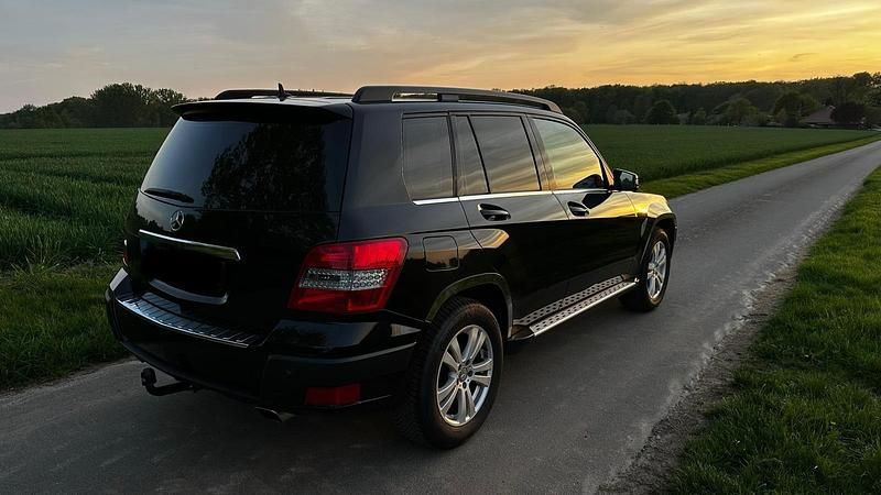 Schwarz Gebraucht 2009 Mercedes GLK320 SUV | 9.500 € (Fairer Preis) - Bild 1/4