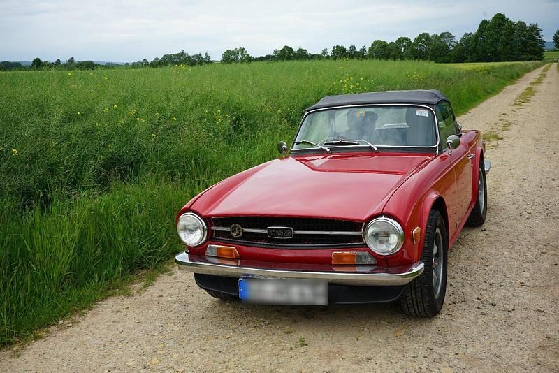 Rot Gebraucht 1971 Triumph TR6 Cabrio | 18.340 € - Bild 1/4