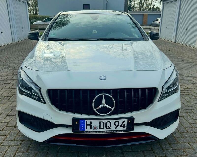 Weiß Gebraucht 2017 Mercedes CLA250 AMG line Limousine | 20.500 € (Fairer Preis) - Bild 1/4