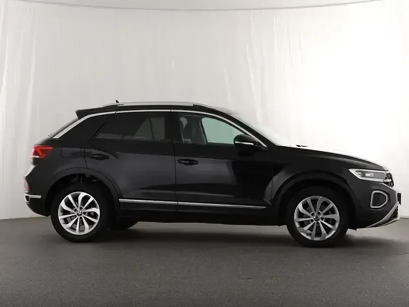 Second-hand VW T-Roc Style 150 CP (110 kW) 2023 Negru SUV