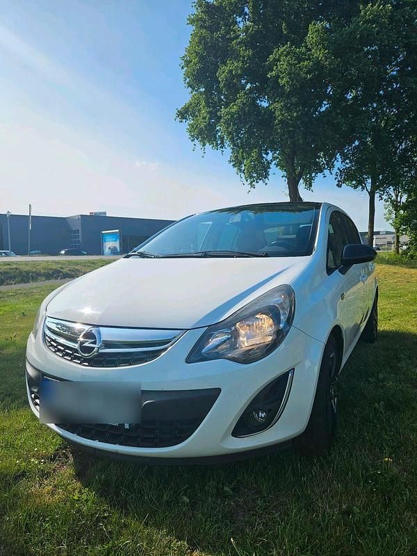 Weiß Gebraucht 2014 Opel Corsa Kleinwagen | 3.999 € (Etwas zu teuer) - Bild 1/4