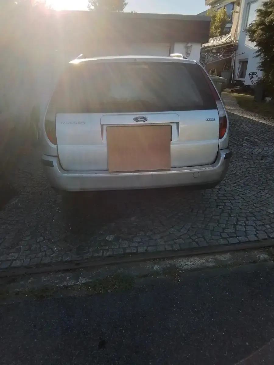 Gebraucht Ford Mondeo 130 PS (95 kW) 2003 Silber Kombi