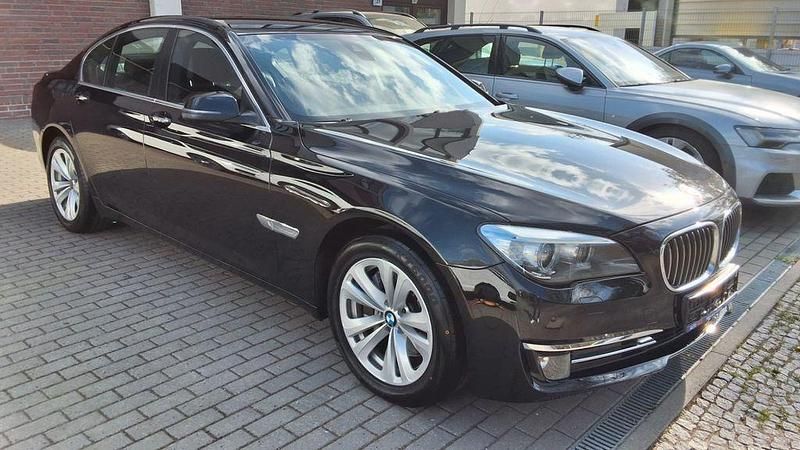 Second-hand BMW 730 258 CP (189 kW) 2014 Negru Berlinǎ