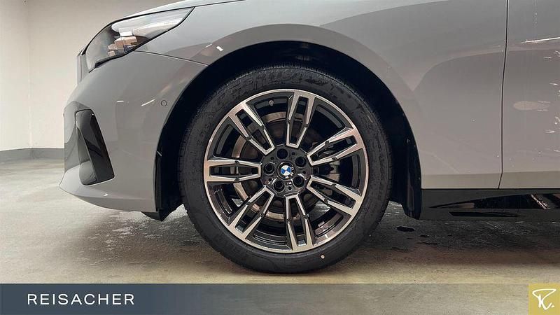 Neu BMW 520 Performance 197 PS (144 kW) 2025 Grau Kombi