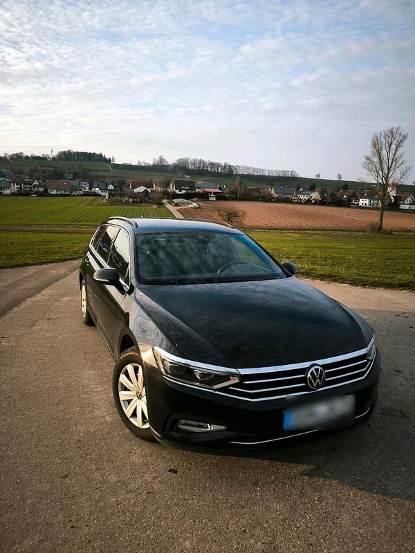 Gebraucht VW Passat 150 PS (110 kW) 2022 Schwarz Kombi