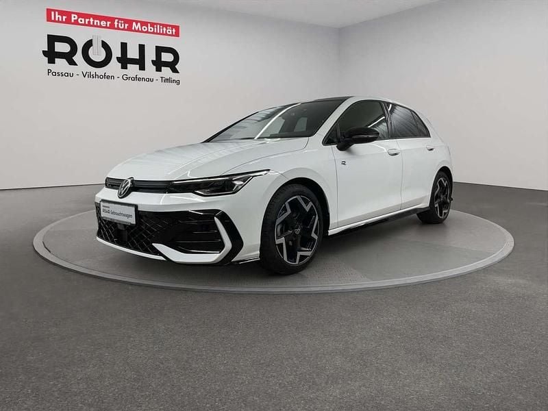 Gebraucht VW Golf VIII R-line 150 PS (110 kW) 2025 Pure white schwarz Limousine