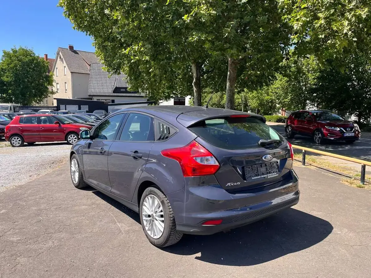 Gebraucht Ford Focus Trend 95 PS (69 kW) 2011 Midnight skygrau Kleinwagen