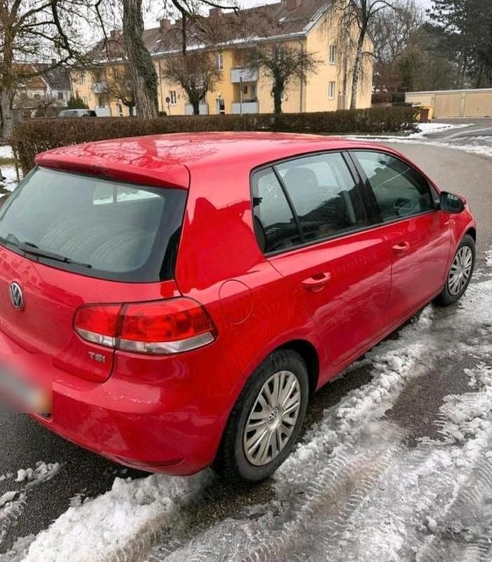 Gebraucht VW Golf 105 PS (77 kW) 2010 Rot Limousine