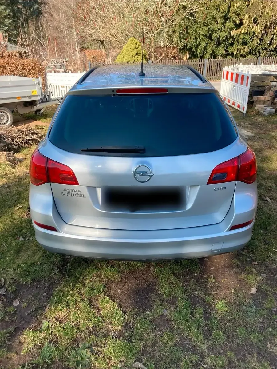 Gebraucht Opel Astra 110 PS (80 kW) 2011 Silber Kombi
