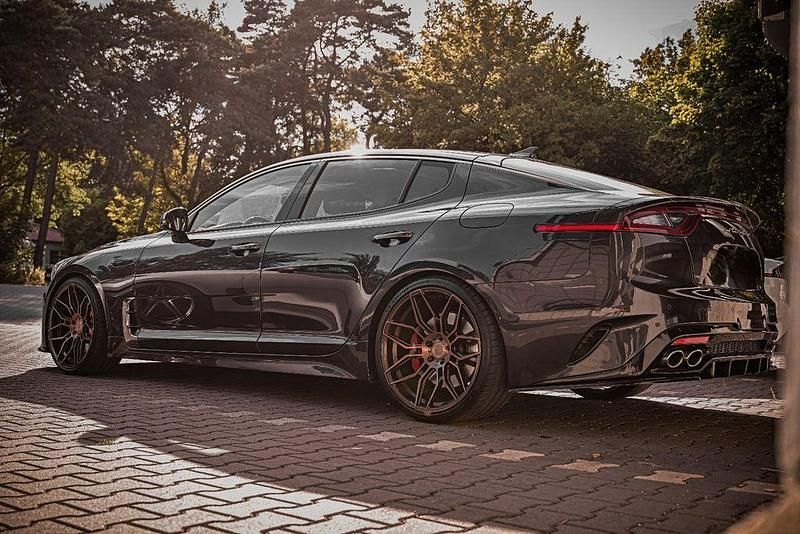 Grau Gebraucht 2019 Kia Stinger Kleinwagen | 32.000 € - Bild 1/4