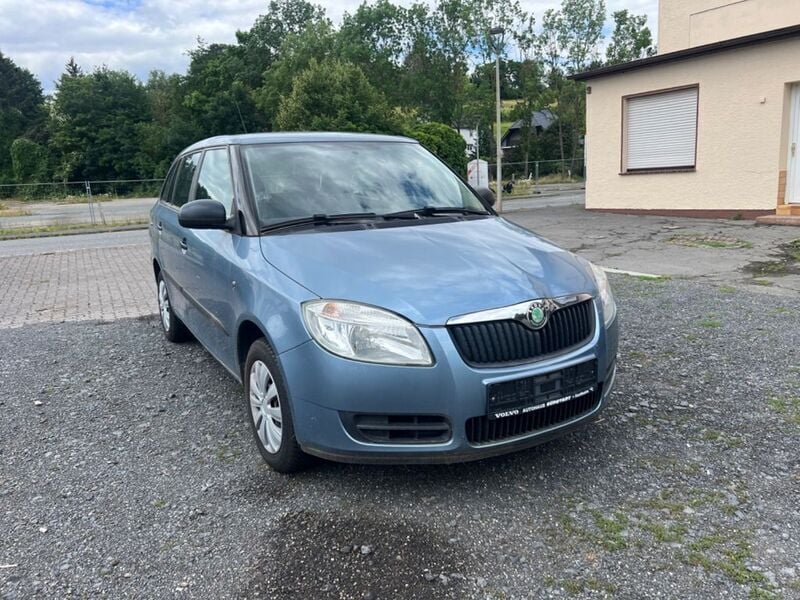 Grau Gebraucht 2010 Skoda Fabia Classic Kleinwagen | 1.800 € (Guter Preis) - Bild 1/4