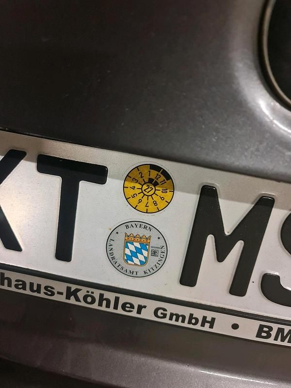 Grau Gebraucht 2005 BMW 320 Limousine | 2.000 € (Superpreis) - Bild 1/4