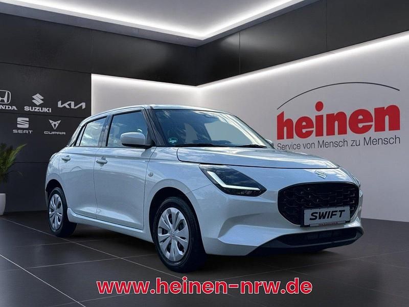 Gebraucht Suzuki Swift Club 83 PS (61 kW) 2025 Weiß Limousine