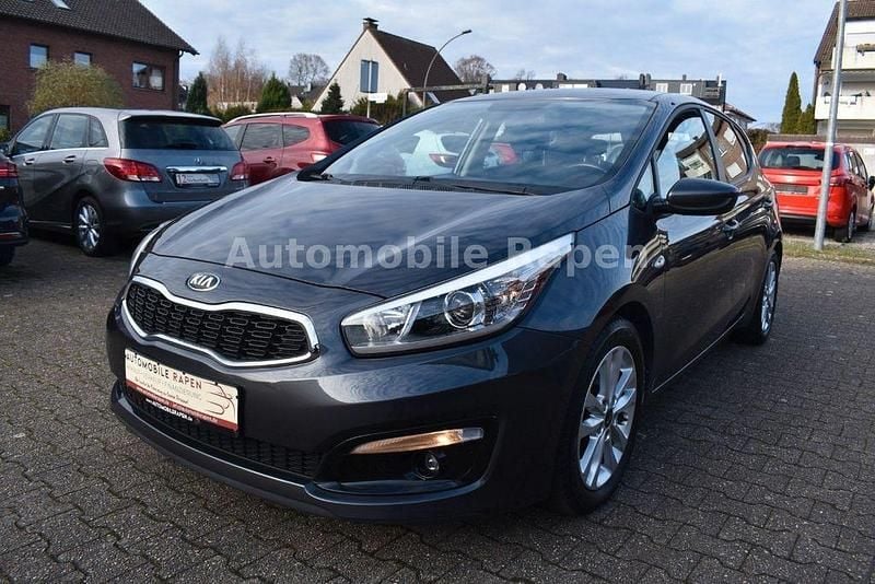 Grau Gebraucht 2016 Kia Ceed Edition 7 Kleinwagen | 8.290 € (Fairer Preis) - Bild 1/4