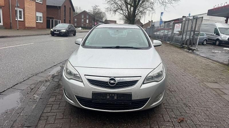 Gebraucht Opel Astra Selection 110 PS (80 kW) 2012 Silber Kombi