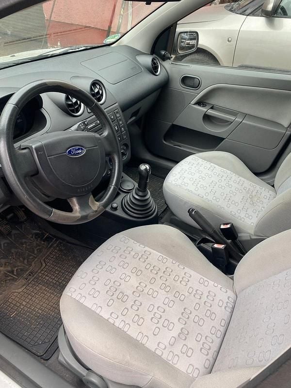 Gebraucht Ford Fiesta 70 PS (51 kW) 2003 Grau Kleinwagen