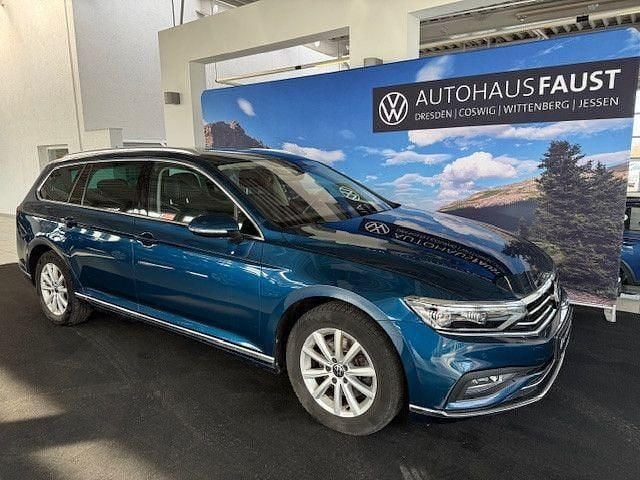 Gebraucht VW Passat Elegance 200 PS (147 kW) 2022 Blau metallic Kombi