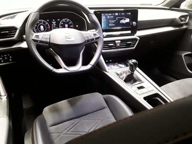 Gebraucht Seat Leon FR 150 PS (110 kW) 2023 Midnight schwarz metallic Limousine