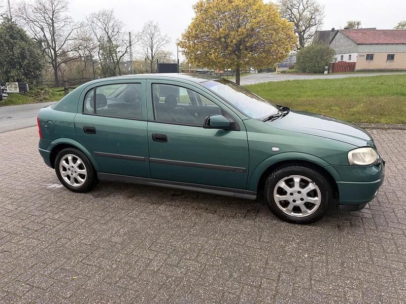 Gebraucht Opel Astra 75 PS (55 kW) 2001 Grün Limousine