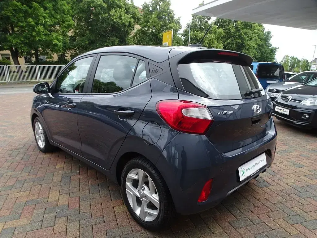 Gebraucht Hyundai i10 67 PS (49 kW) 2023 Grau Kleinwagen