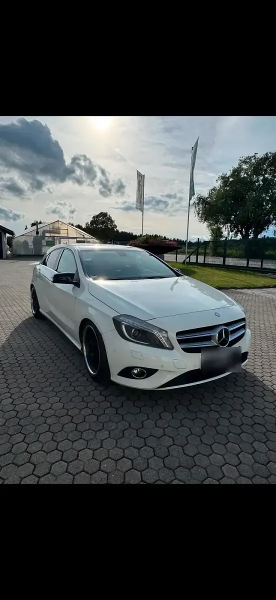 Gebraucht Mercedes A180 122 PS (89 kW) 2012 Weiß Kleinwagen