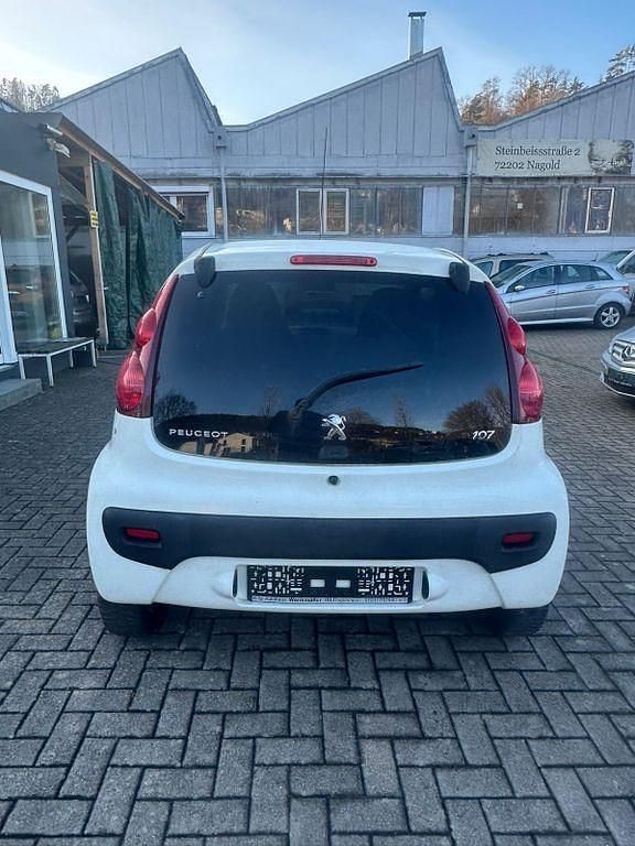 Gebraucht Peugeot 107 68 PS (50 kW) 2013 Weiß Kleinwagen