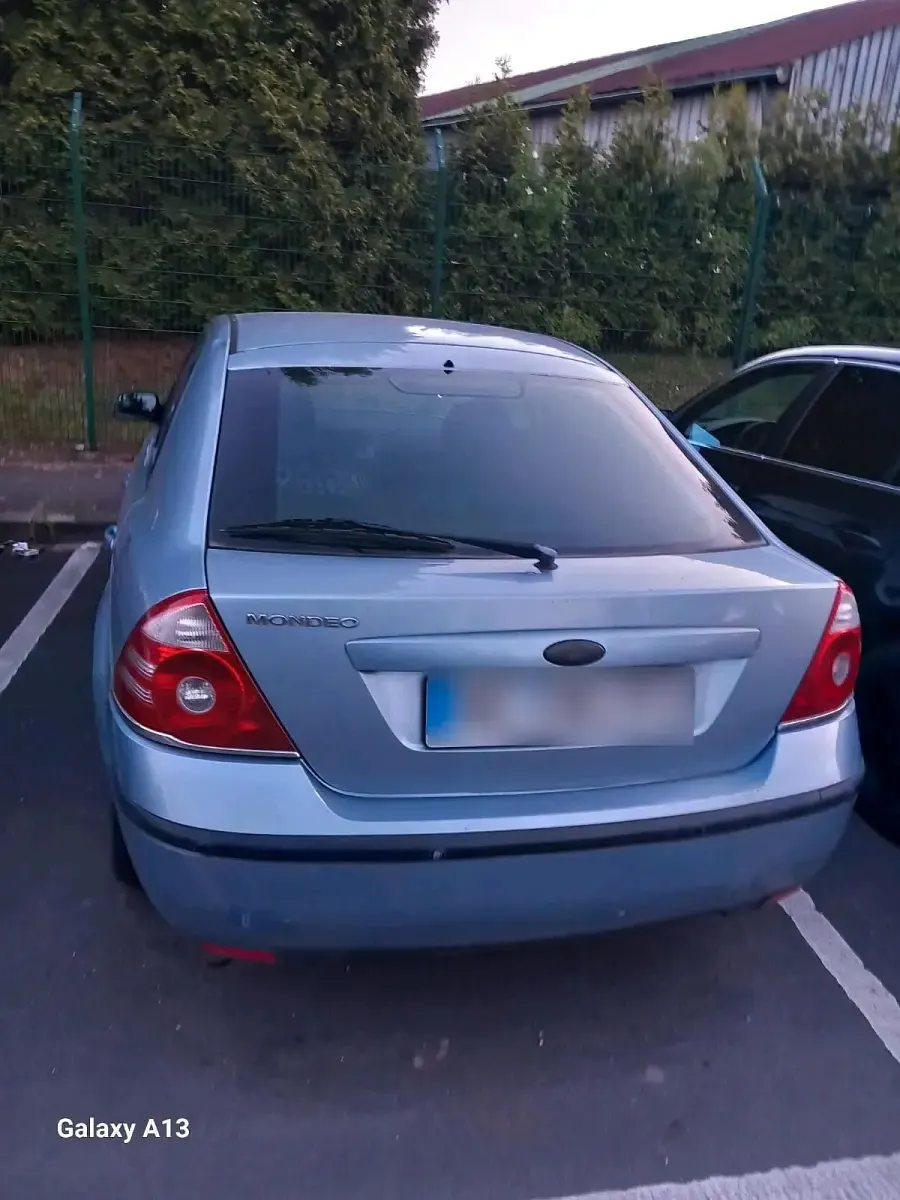 Gebraucht Ford Mondeo 110 PS (80 kW) 2005 Blau Limousine