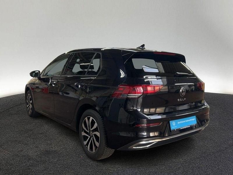 Gebraucht VW Golf VIII Active 150 PS (110 kW) 2023 Deep black perleffekt Limousine