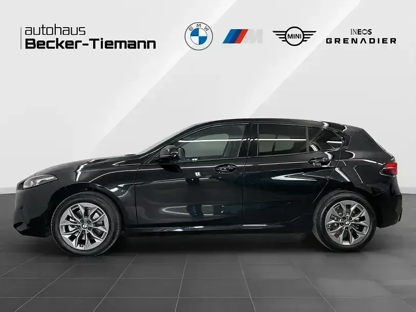 Używany BMW 120 Shadowline 150 KM (110 kW) 2025 Czarny Hatchback
