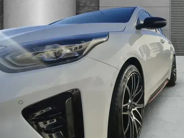 Gebraucht Kia ProCeed GT 204 PS (150 kW) 2020 (hw2) deluxeweiss met. Kombi