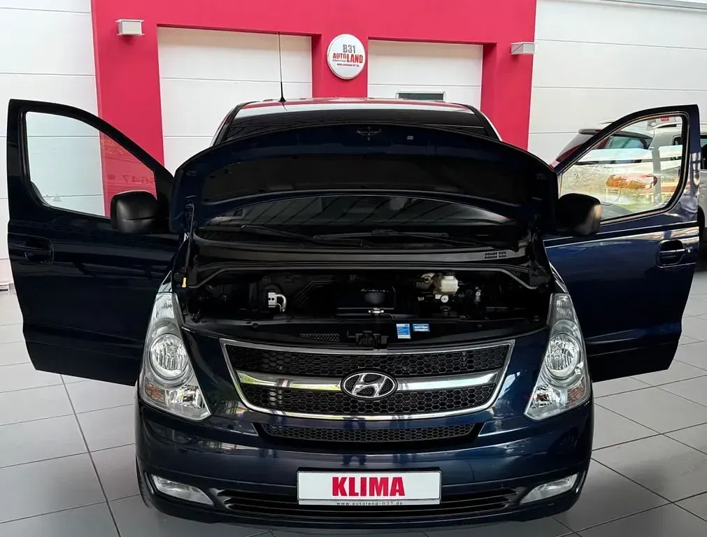 Gebraucht Hyundai H-1 170 PS (125 kW) 2009 Blau Van / Kleinbus