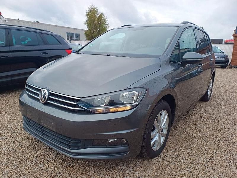 Grau Gebraucht 2019 VW Touran Comfortline Van / Kleinbus | 16.299 € (Superpreis) - Bild 1/4