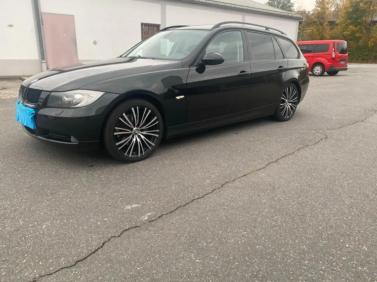 Gebraucht BMW 320 163 PS (119 kW) 2008 Schwarz Kleinwagen