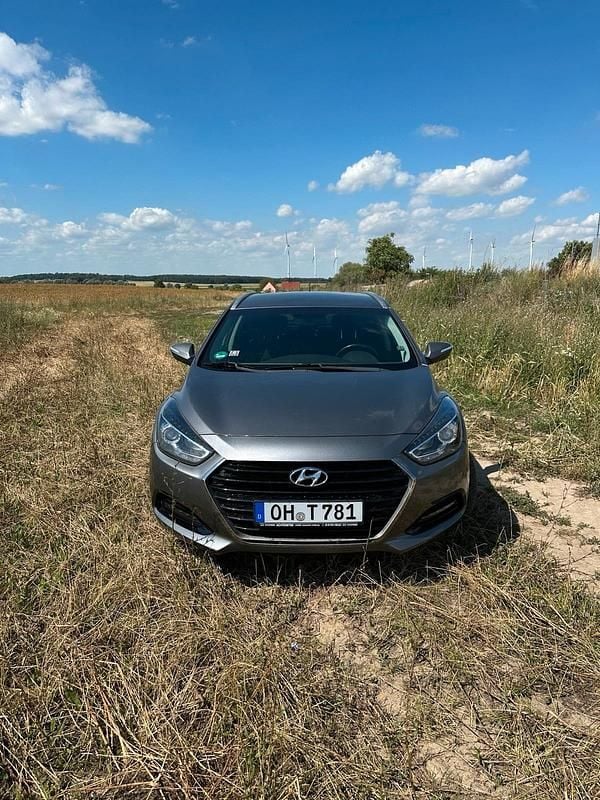 Grau Gebraucht 2017 Hyundai i40 Kombi | 10.950 € (Guter Preis) - Bild 1/4