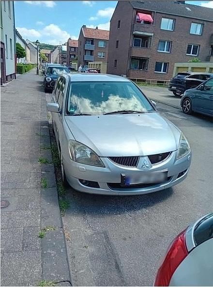 Silber Gebraucht 2004 Mitsubishi Lancer Kombi | 900 € (Fairer Preis) - Bild 1/4