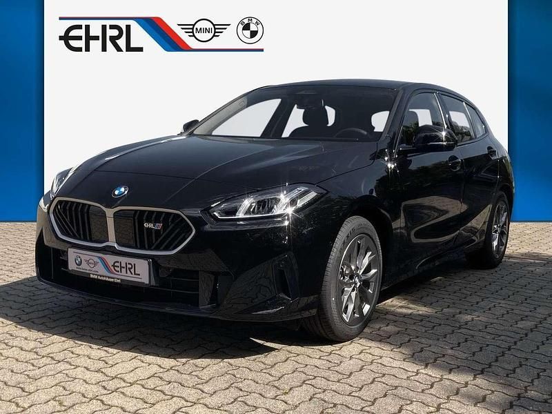 Schwarz uni Neu 2025 BMW 120 Kleinwagen | 38.599 € (Fairer Preis) - Bild 1/4