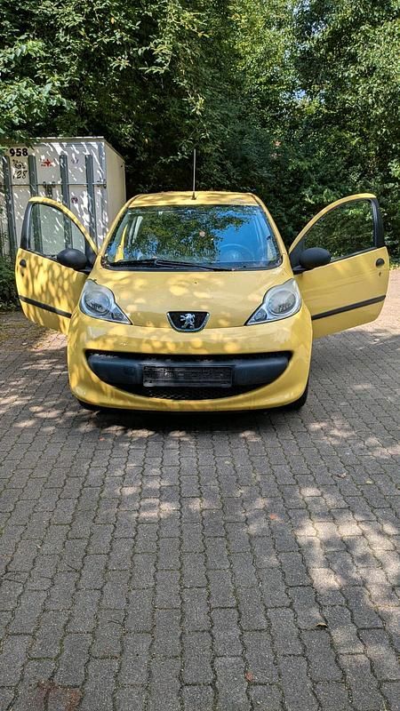 Gelb Gebraucht 2008 Peugeot 107 Kleinwagen | 1.300 € (Guter Preis) - Bild 1/4