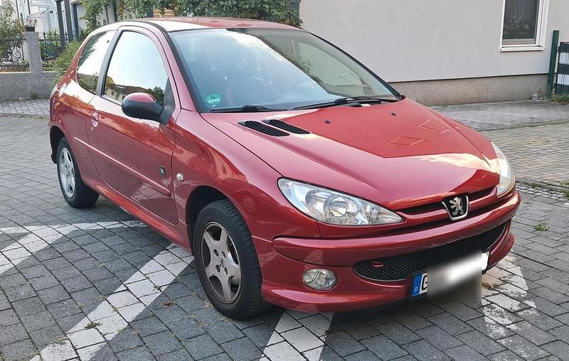 Rot Gebraucht 2006 Peugeot 206 Kleinwagen | 1.900 € (Etwas zu teuer) - Bild 1/4