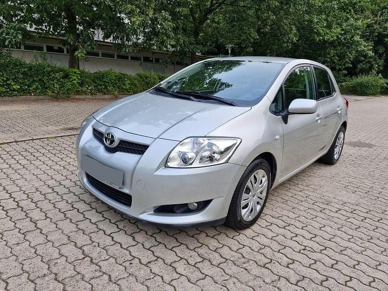 Silber Gebraucht 2009 Toyota Auris Life Limousine | 5.550 € (Fairer Preis) - Bild 1/4