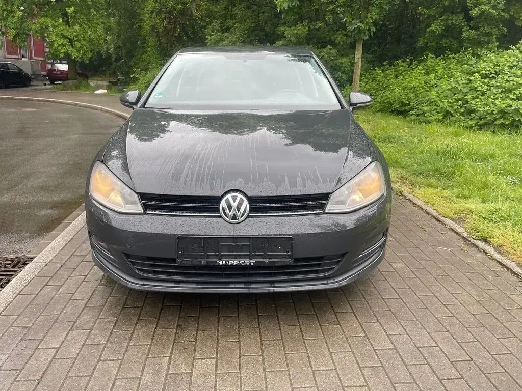 Second-hand VW Golf VII Trendline 105 CP (77 kW) 2014 Gri Berlinǎ