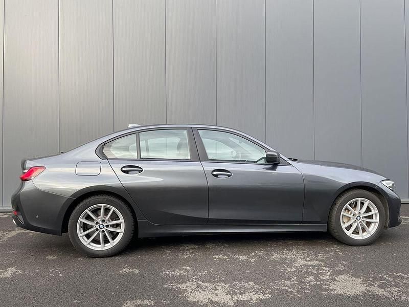 Gebraucht BMW 330e Advantage 294 PS (216 kW) 2021 Grau Limousine