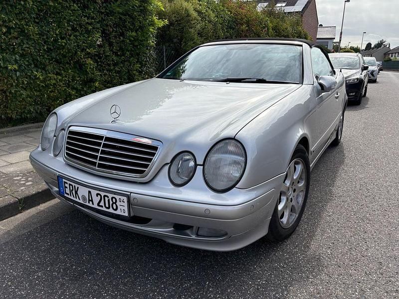 Silber Gebraucht 2000 Mercedes CLK320 Cabrio | 5.900 € (Fairer Preis) - Bild 1/4