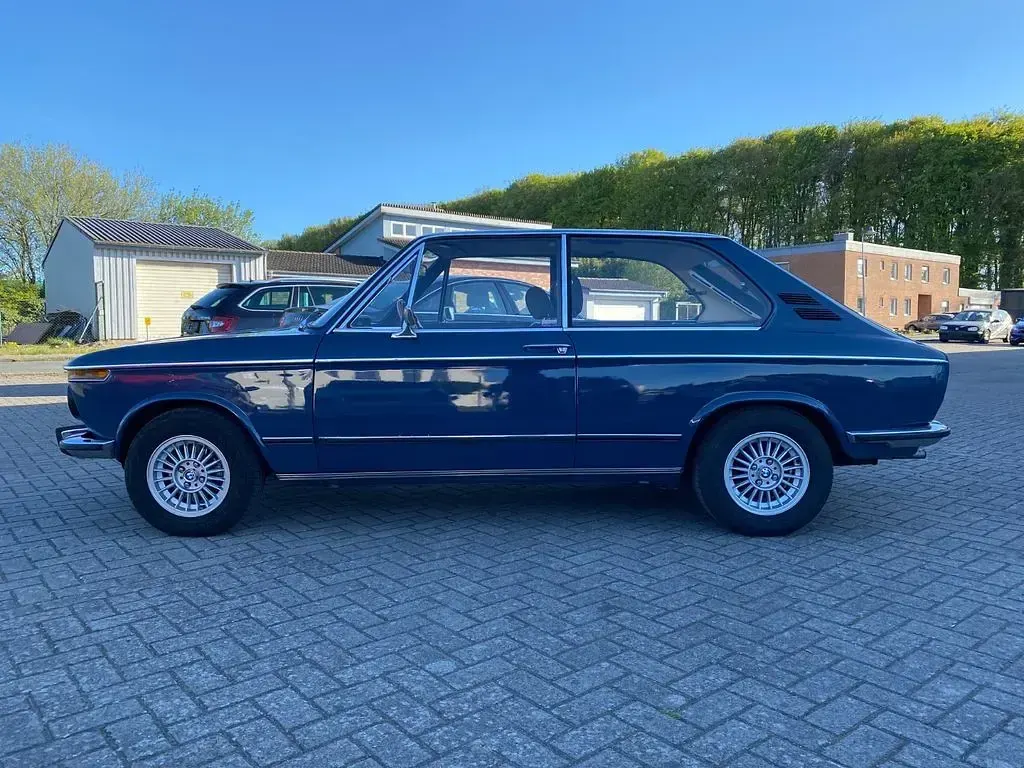 Usado BMW 2000 101 HP (74 kW) 1971 Azul Sedan