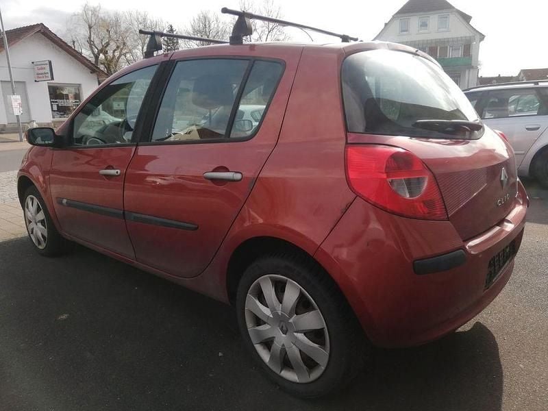 Gebraucht Renault Clio III Dynamique 88 PS (64 kW) 2007 Rot Limousine