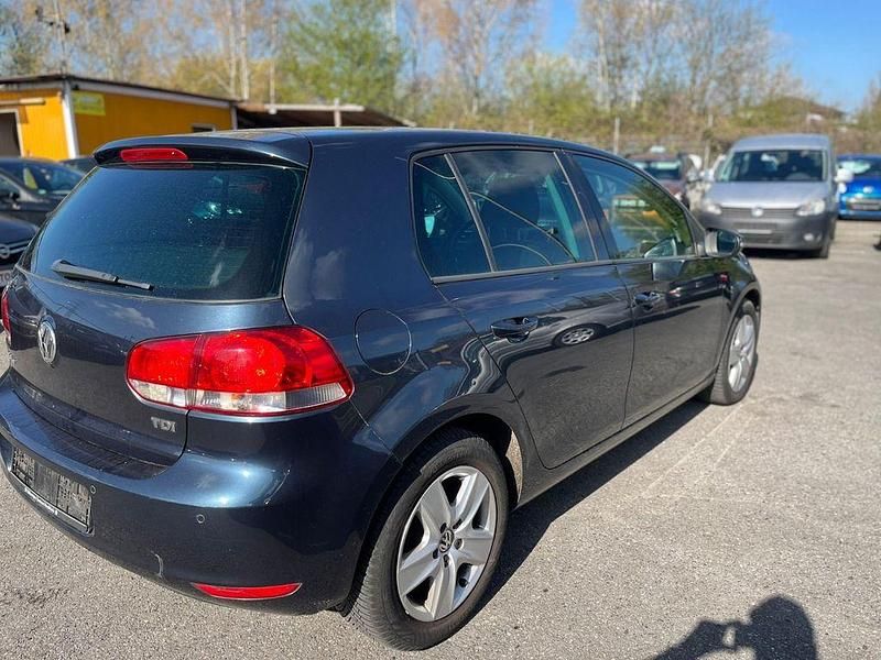 Gebraucht VW Golf VI 105 PS (77 kW) 2009 Blau Kleinwagen