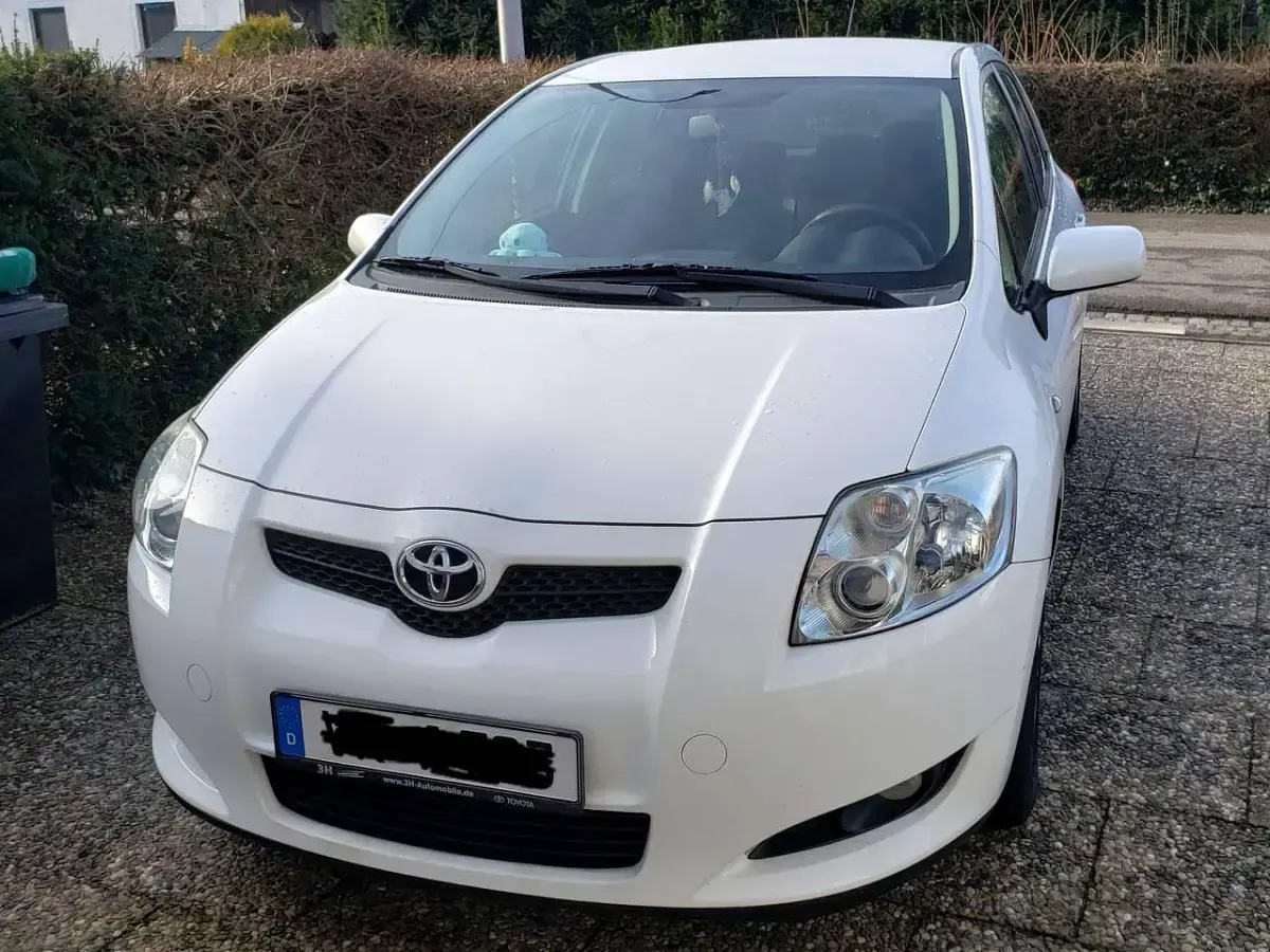 Gebraucht Toyota Auris Life 101 PS (74 kW) 2010 Weiß Kleinwagen