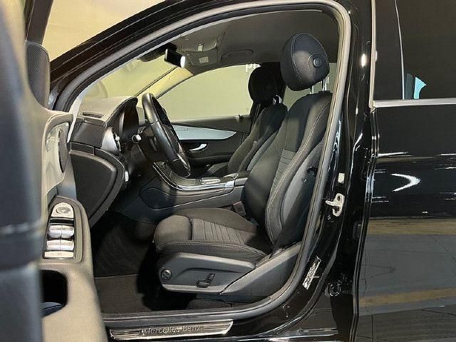 Gebraucht Mercedes GLC300e 320 PS (235 kW) 2021