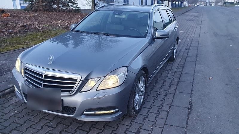 Gebraucht Mercedes E220 Avantgarde 170 PS (125 kW) 2013 Grau Kombi