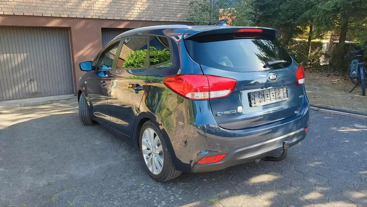 Gebraucht Kia Carens 140 PS (102 kW) 2016 Grau Van / Kleinbus
